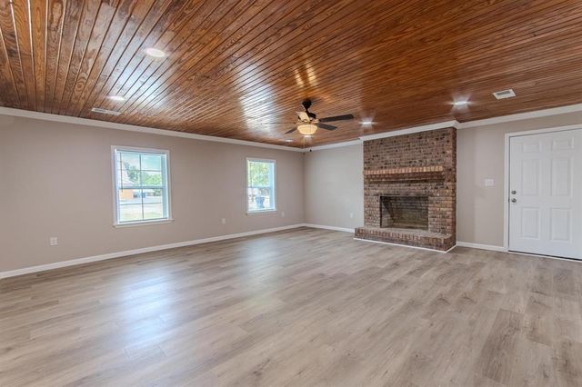 635 Harbert Dr, Savannah, TN 38372