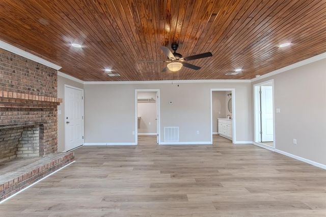 635 Harbert Dr, Savannah, TN 38372