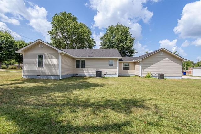 635 Harbert Dr, Savannah, TN 38372