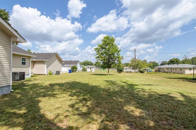 635 Harbert Dr, Savannah, TN 38372