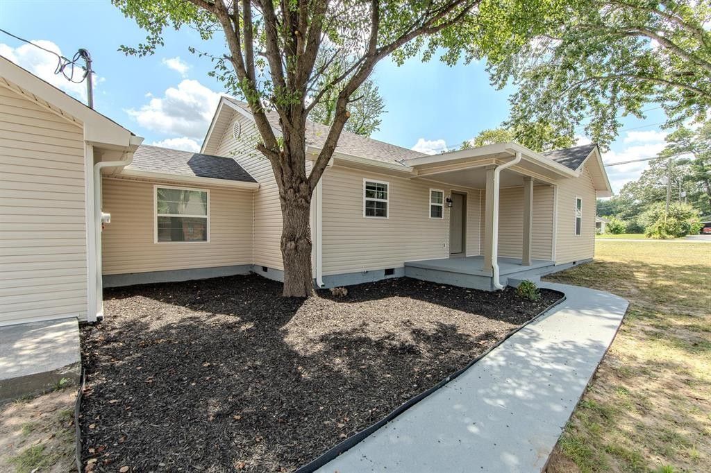 635 Harbert Dr, Savannah, TN 38372