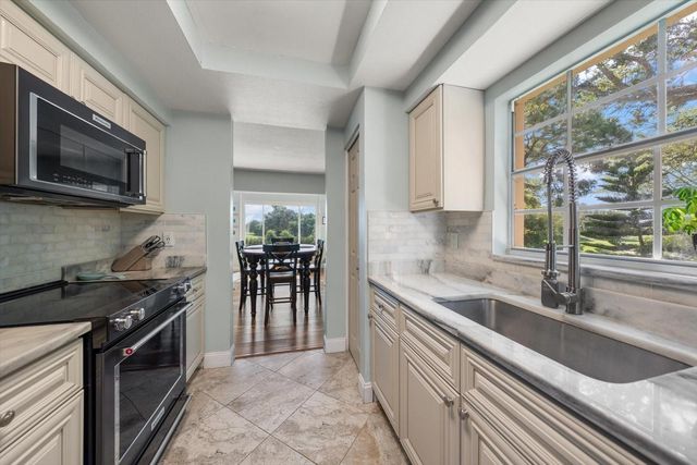 10811 INDIAN HILLS COURT 42, Seminole, FL 33777