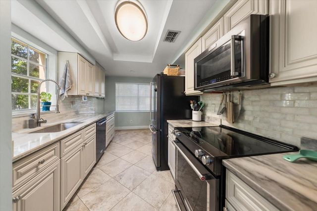 10811 INDIAN HILLS COURT 42, Seminole, FL 33777