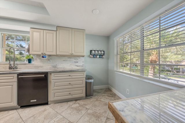 10811 INDIAN HILLS COURT 42, Seminole, FL 33777
