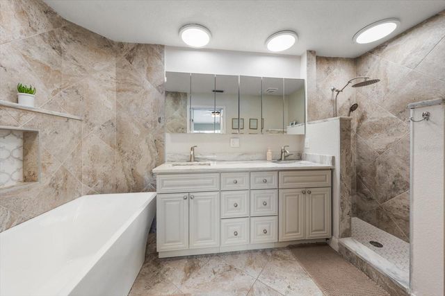 10811 INDIAN HILLS COURT 42, Seminole, FL 33777