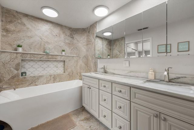 10811 INDIAN HILLS COURT 42, Seminole, FL 33777