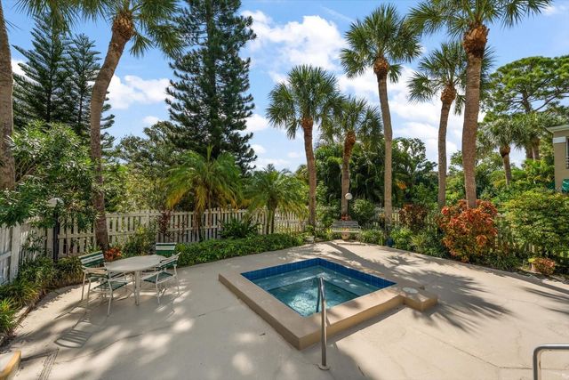 10811 INDIAN HILLS COURT 42, Seminole, FL 33777