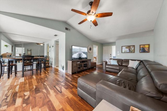 10811 INDIAN HILLS COURT 42, Seminole, FL 33777