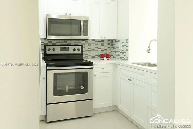 546 SW 1st St 404, Miami, FL 33130