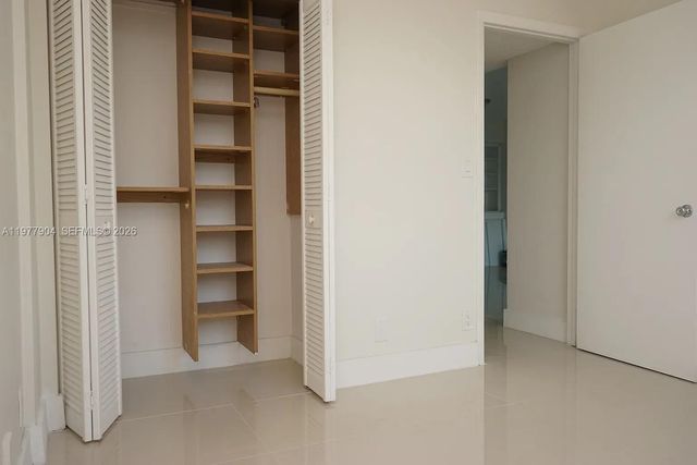 546 SW 1st St 404, Miami, FL 33130