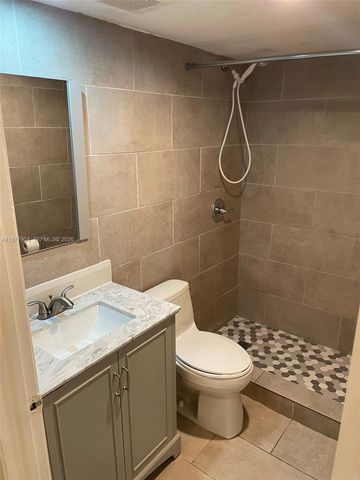 546 SW 1st St 404, Miami, FL 33130