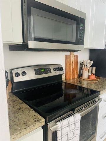 10393 N Kendall Drive U6, Miami, FL 33176