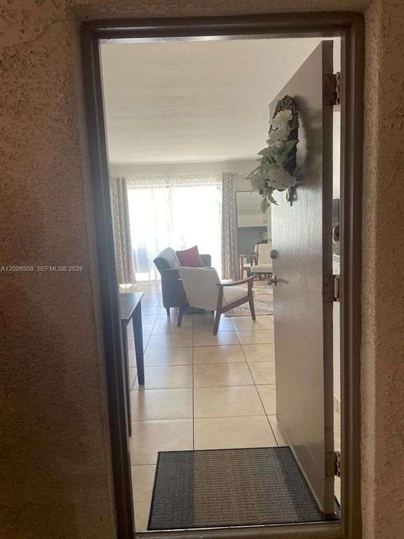 10393 N Kendall Drive U6, Miami, FL 33176