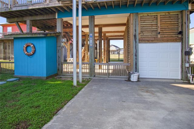 919 Mary Ann, Crystal Beach, TX 77650