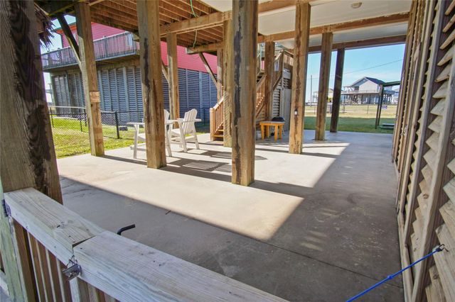 919 Mary Ann, Crystal Beach, TX 77650