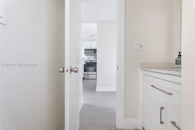 3600 NE 170th St 308, North Miami Beach, FL 33160