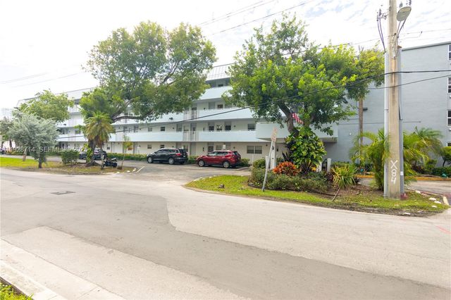 3600 NE 170th St 308, North Miami Beach, FL 33160