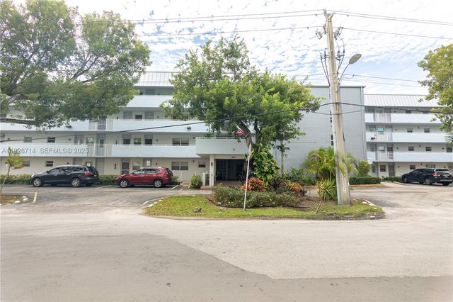 3600 NE 170th St 308, North Miami Beach, FL 33160