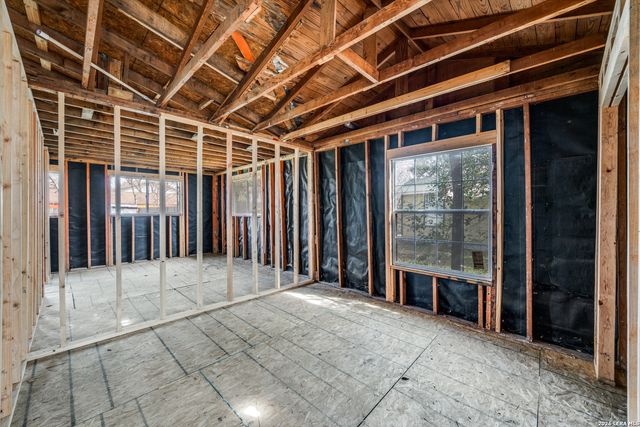 630 E Ireland, Seguin, TX 78155