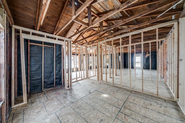 630 E Ireland, Seguin, TX 78155