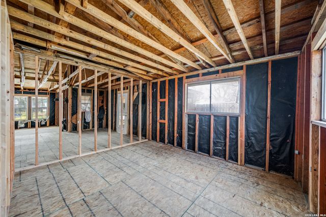 630 E Ireland, Seguin, TX 78155