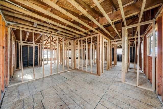 630 E Ireland, Seguin, TX 78155