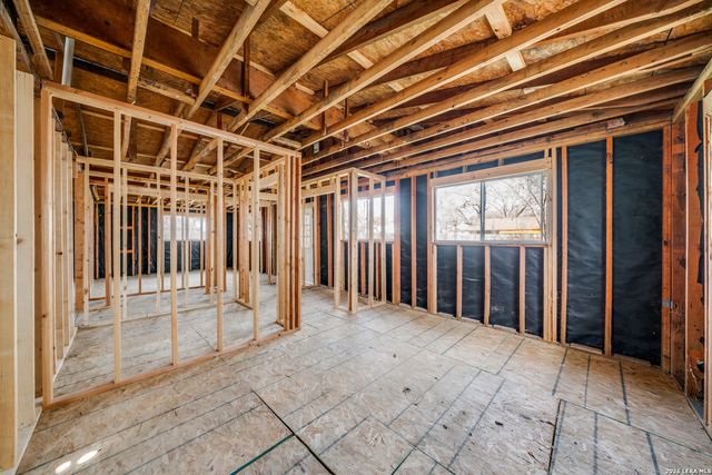 630 E Ireland, Seguin, TX 78155