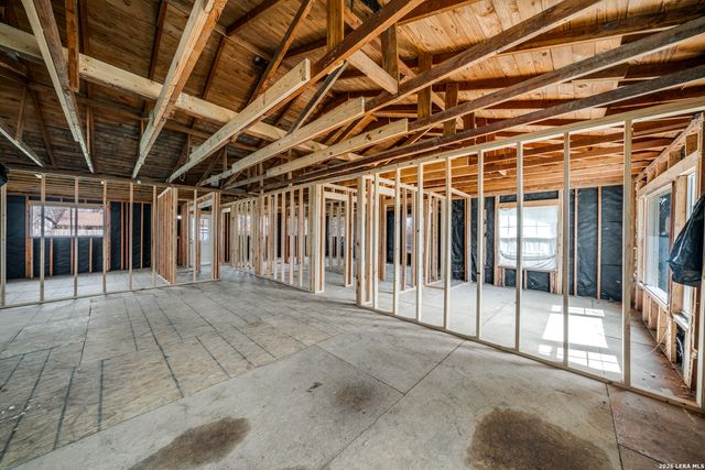 630 E Ireland, Seguin, TX 78155