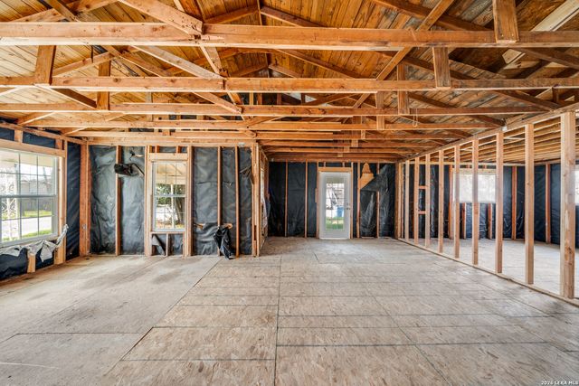 630 E Ireland, Seguin, TX 78155