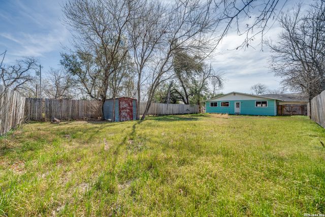 630 E Ireland, Seguin, TX 78155