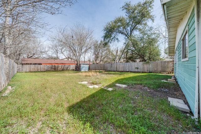 630 E Ireland, Seguin, TX 78155