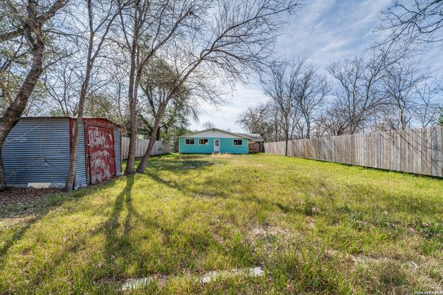 630 E Ireland, Seguin, TX 78155