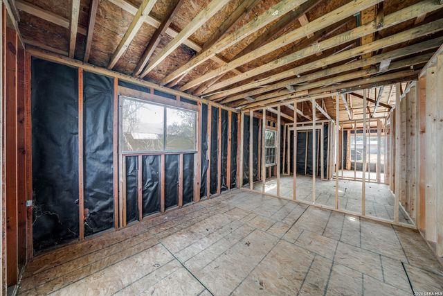 630 E Ireland, Seguin, TX 78155