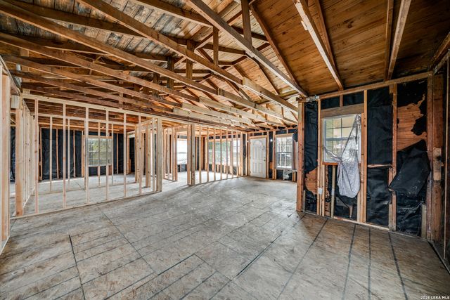 630 E Ireland, Seguin, TX 78155