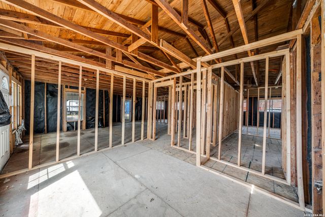 630 E Ireland, Seguin, TX 78155