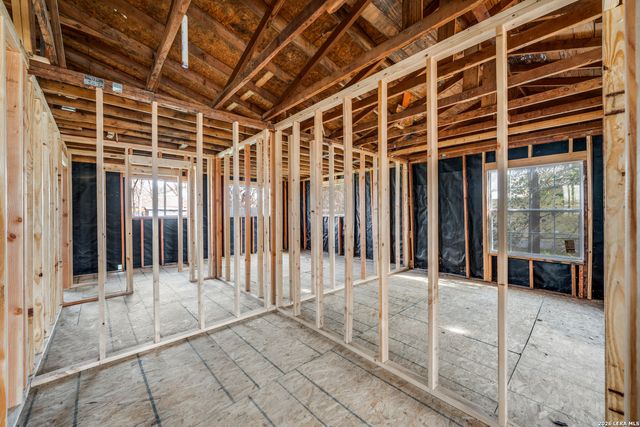 630 E Ireland, Seguin, TX 78155