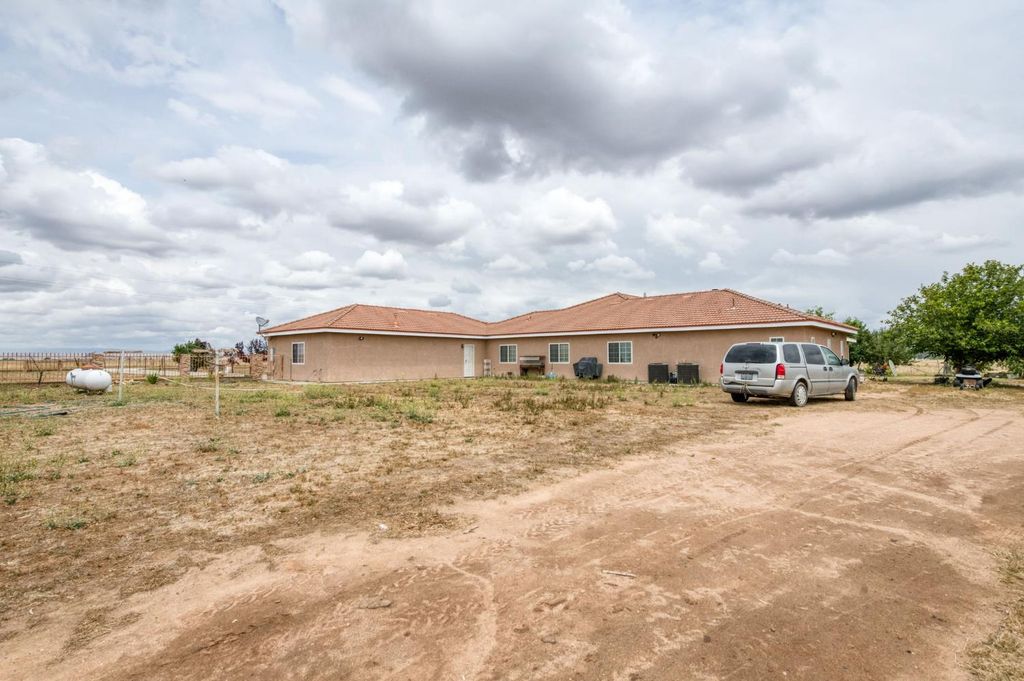 Image 10 of property listing at 25858 Avenue 26, Chowchilla, CA 93610