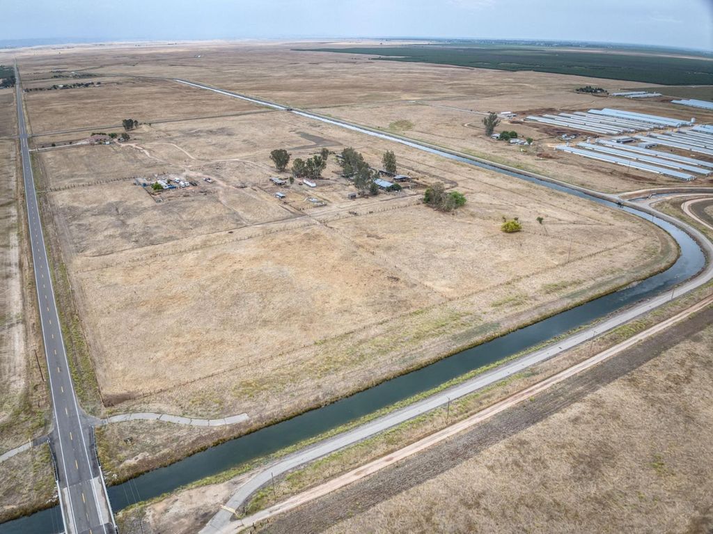 Image 11 of property listing at 25858 Avenue 26, Chowchilla, CA 93610