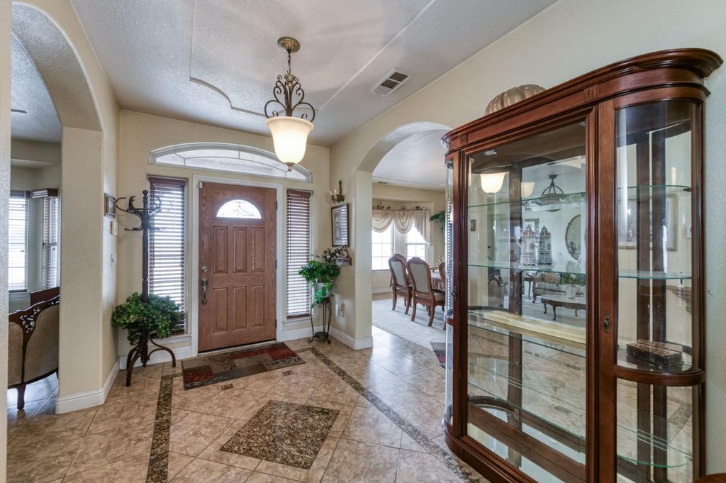 Image 3 of property listing at 25858 Avenue 26, Chowchilla, CA 93610