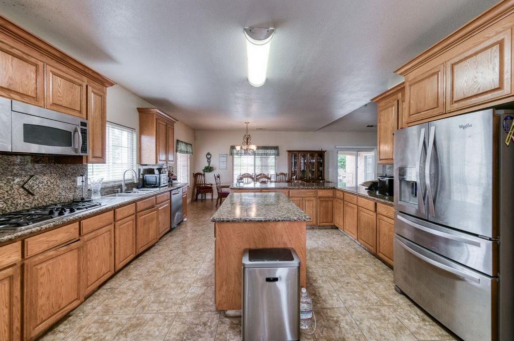 Image 4 of property listing at 25858 Avenue 26, Chowchilla, CA 93610