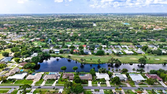 3250 Lakeview Boulevard, Delray Beach, FL 33445