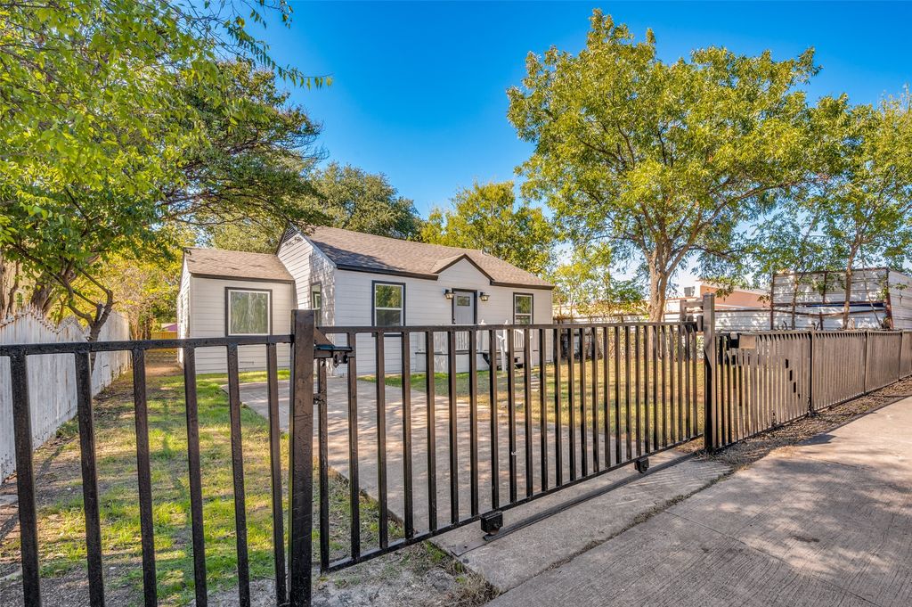 2815 Seevers Avenue, Dallas, TX 75216