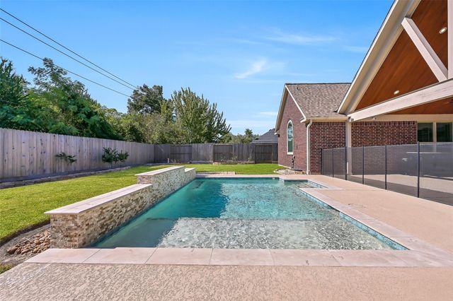 1704 Brill Drive, Friendswood, TX 77546