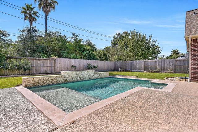1704 Brill Drive, Friendswood, TX 77546