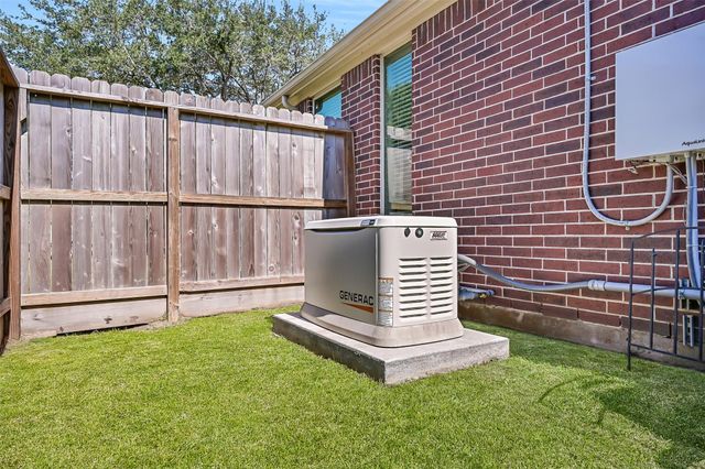 1704 Brill Drive, Friendswood, TX 77546