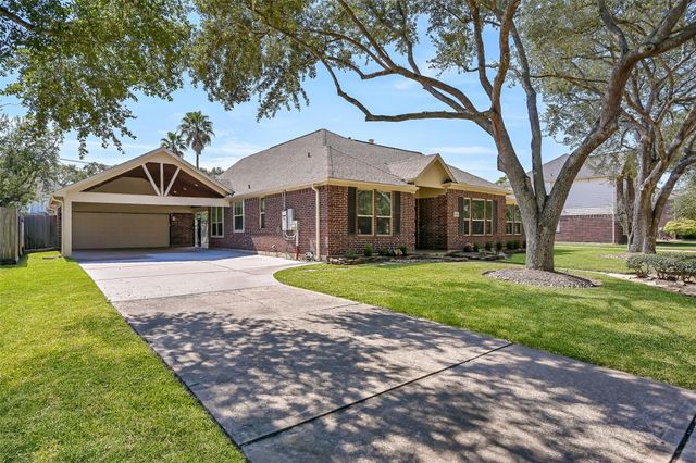 1704 Brill Drive, Friendswood, TX 77546