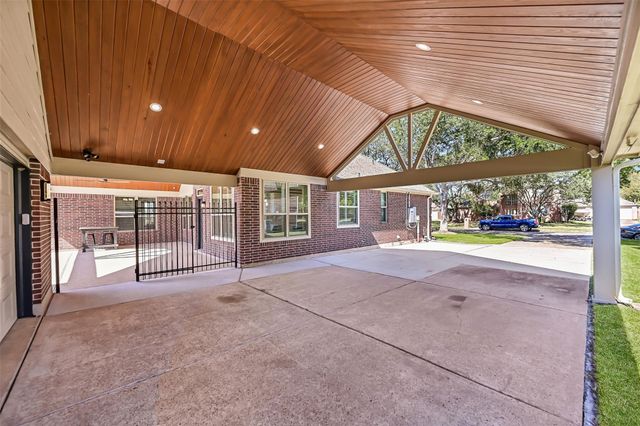 1704 Brill Drive, Friendswood, TX 77546