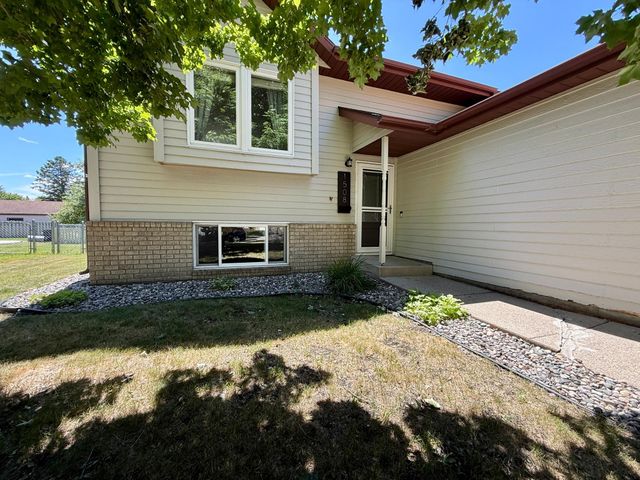 1508 36th Avenue S, Fargo, ND 58104