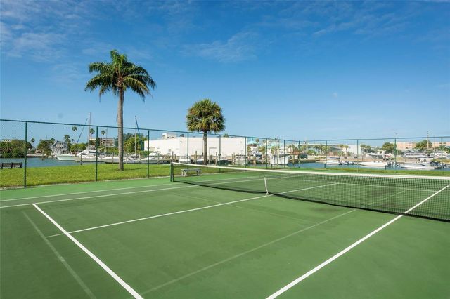 1 KEY CAPRI 302E, Treasure Island, FL 33706