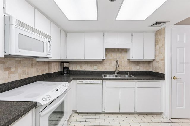 1 KEY CAPRI 302E, Treasure Island, FL 33706
